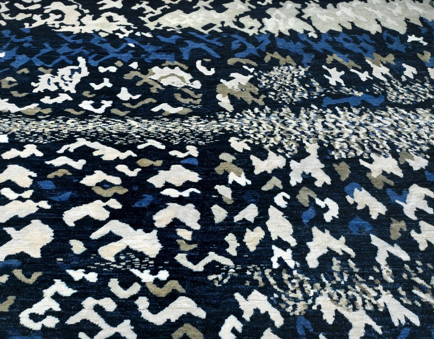 Luxury Wool and Silk 1010-S Dark Blue 9 x 12