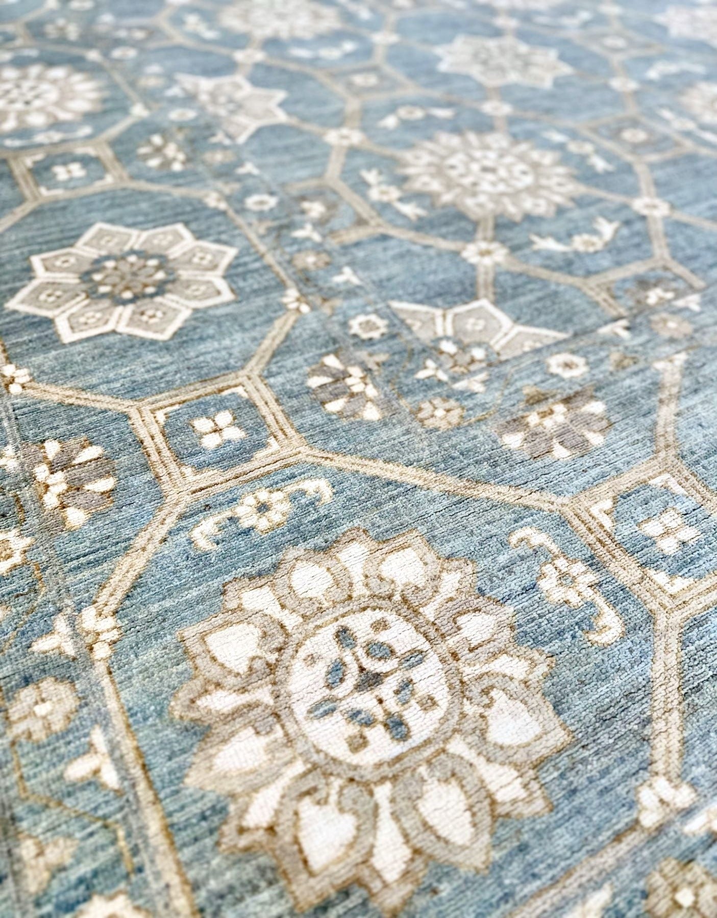 Fine quality blue handknotted wool rug