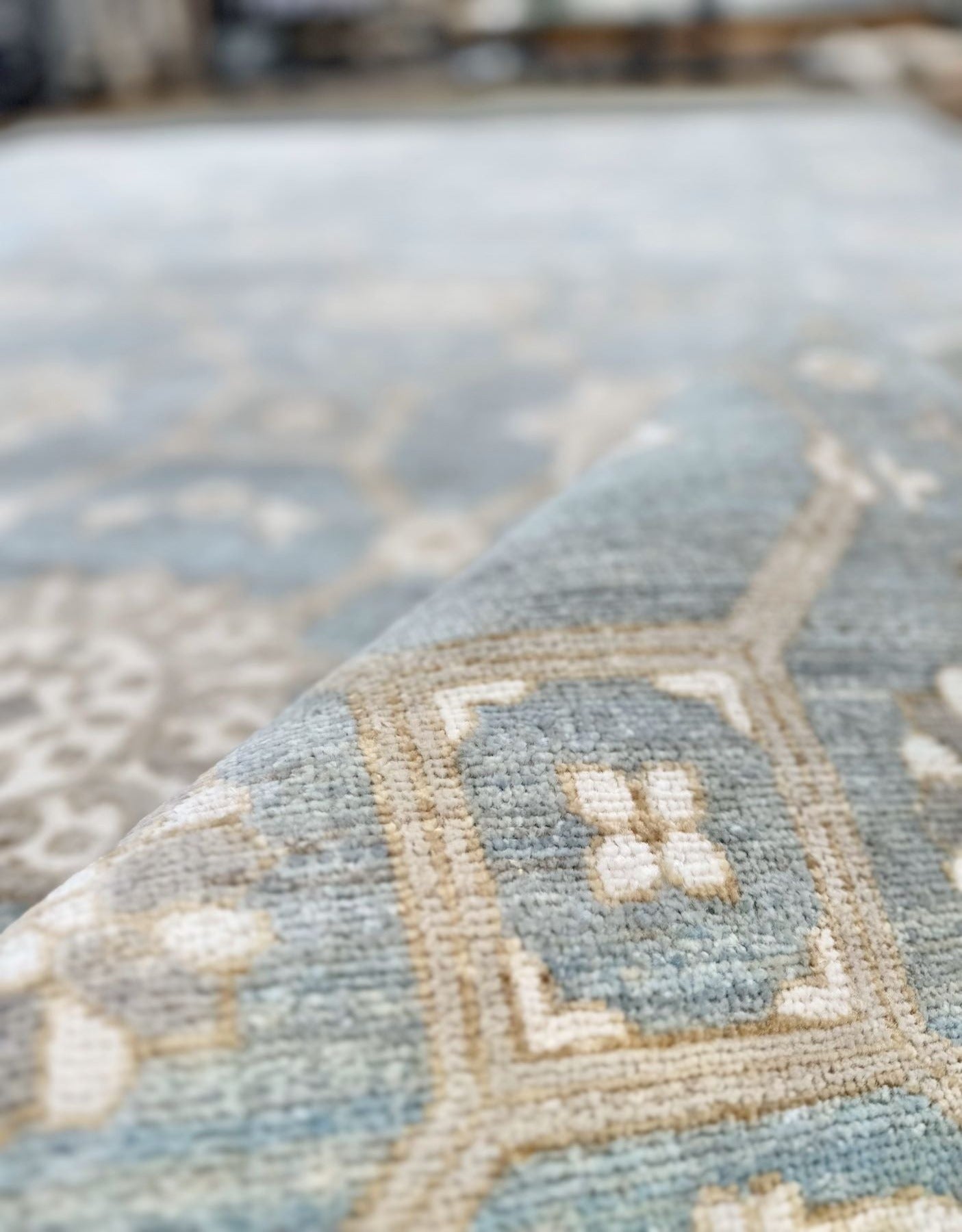 Fine quality blue handknotted wool rug