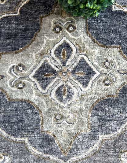 Tiny Knot - Killegray Dark Gray / 2'3" x 3'6"