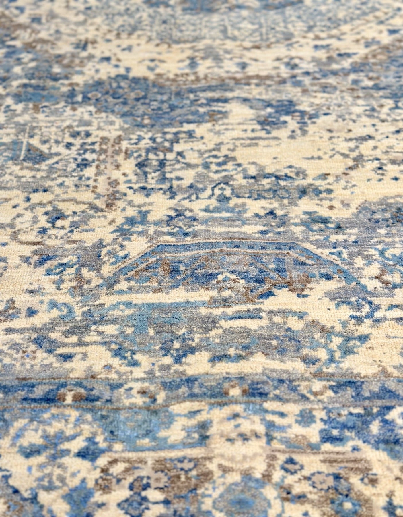 KNOTTED One-of-a-Kind Wool and Silk 5x8 Rug - Hand Knotted Fine Rug (5'6"x8')