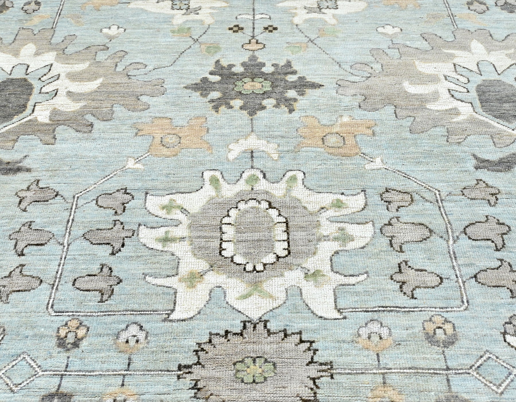 New traditional 9 x 12 patterned wool rug in blue and ivory