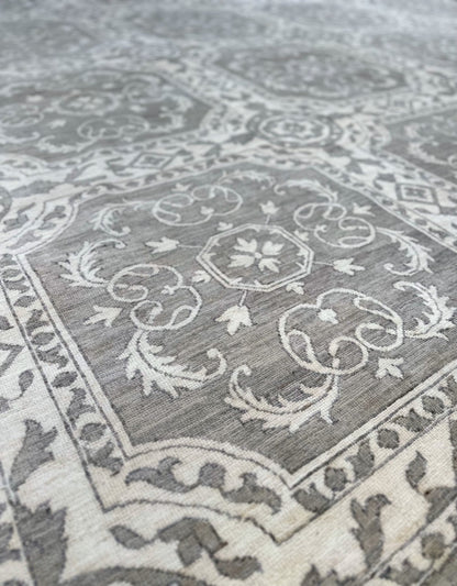 360 Sgl hand knotted wool large 12 x 15 in gray and white