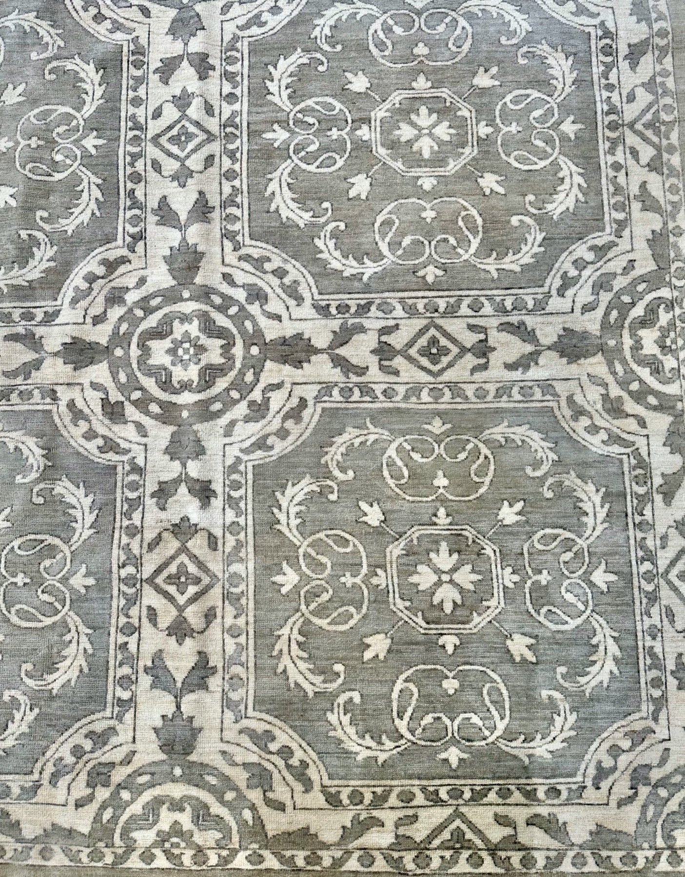 360 sgl hand knotted premium wool large 12 x 15 in gray and white
