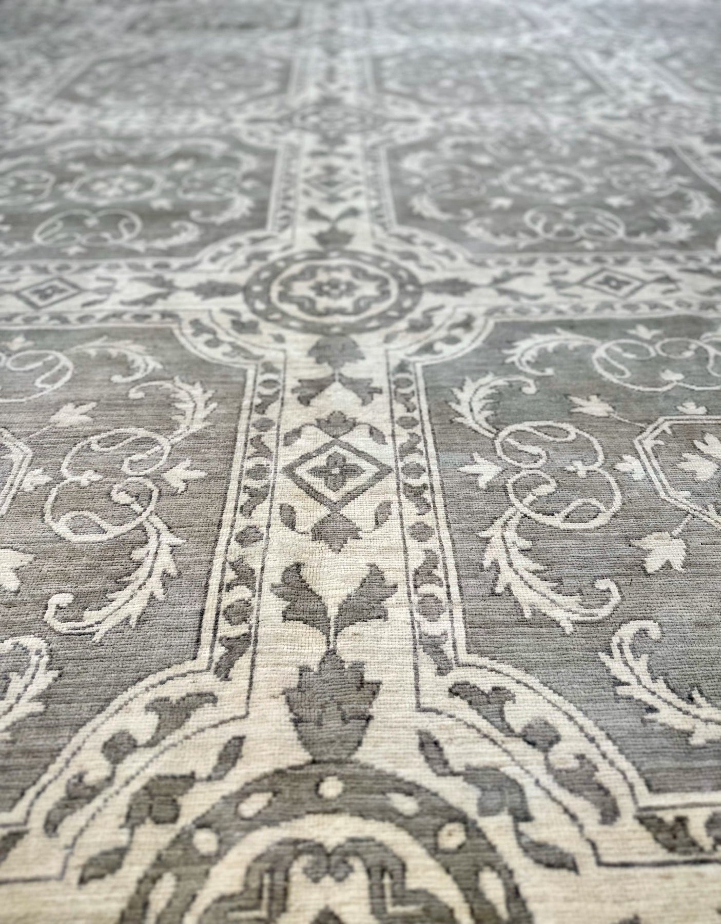 360 sgl hand knotted premium wool large 12 x 15 rug in gray and white