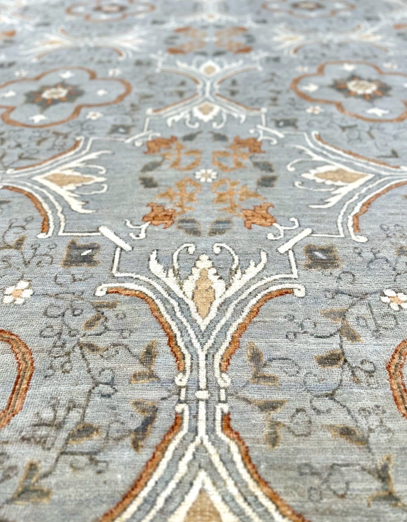 The Shoals -Silver Paprika 9'2" x 12'5"