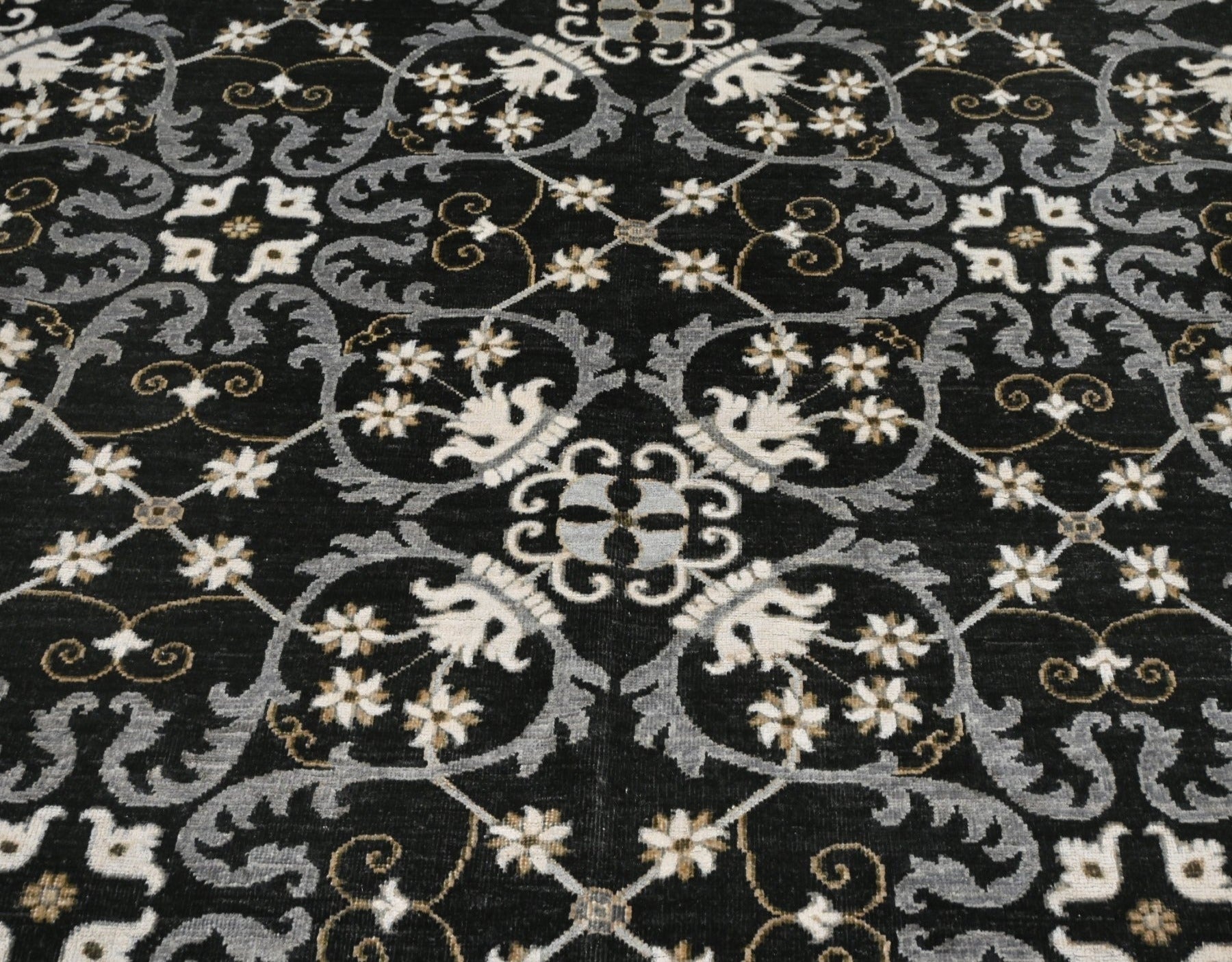 Handknotted wool black 8x10 Rug