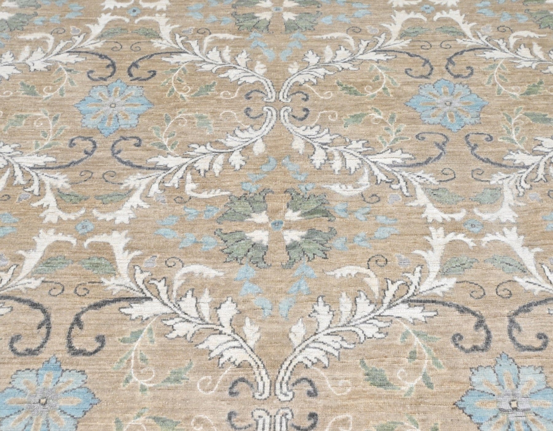 Sophisticated knotted wool beige 8x10 rug