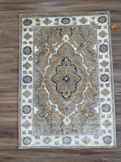 Tiny Knot - Sumner Tan / Size 2'3" x 3'6"